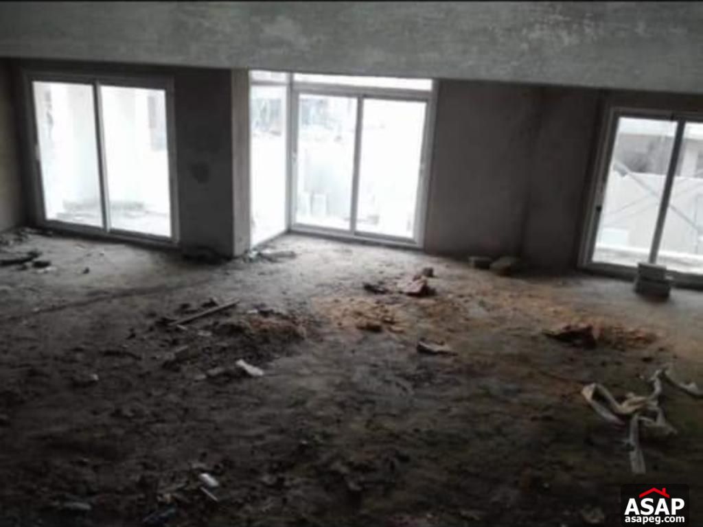 Duplex with Garden for Sale in Hyde Park Duplex with Garden for Sale in Hyde Park