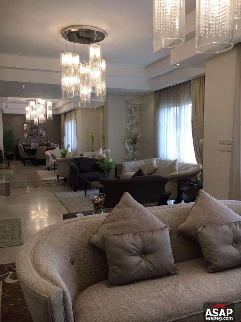 Furnished Villa for Sale in Hyde Park