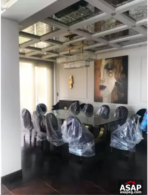 Villa with Swimming Pool for Sale in Lake View