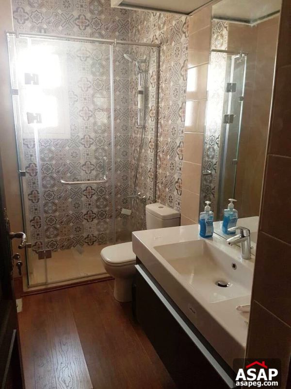 Villa with Private Garden in New Cairo for Rent