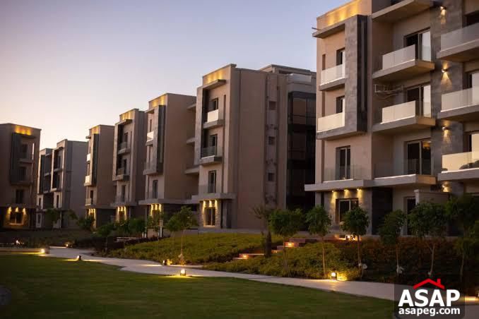 Penthouse with Roof for Sale in Galleria Moon Valley Penthouse with Roof for Sale in Galleria Moon Valley