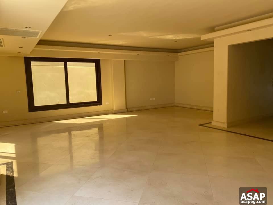 Stand Alone with Swimming Pool for Sale in Beverly Hills