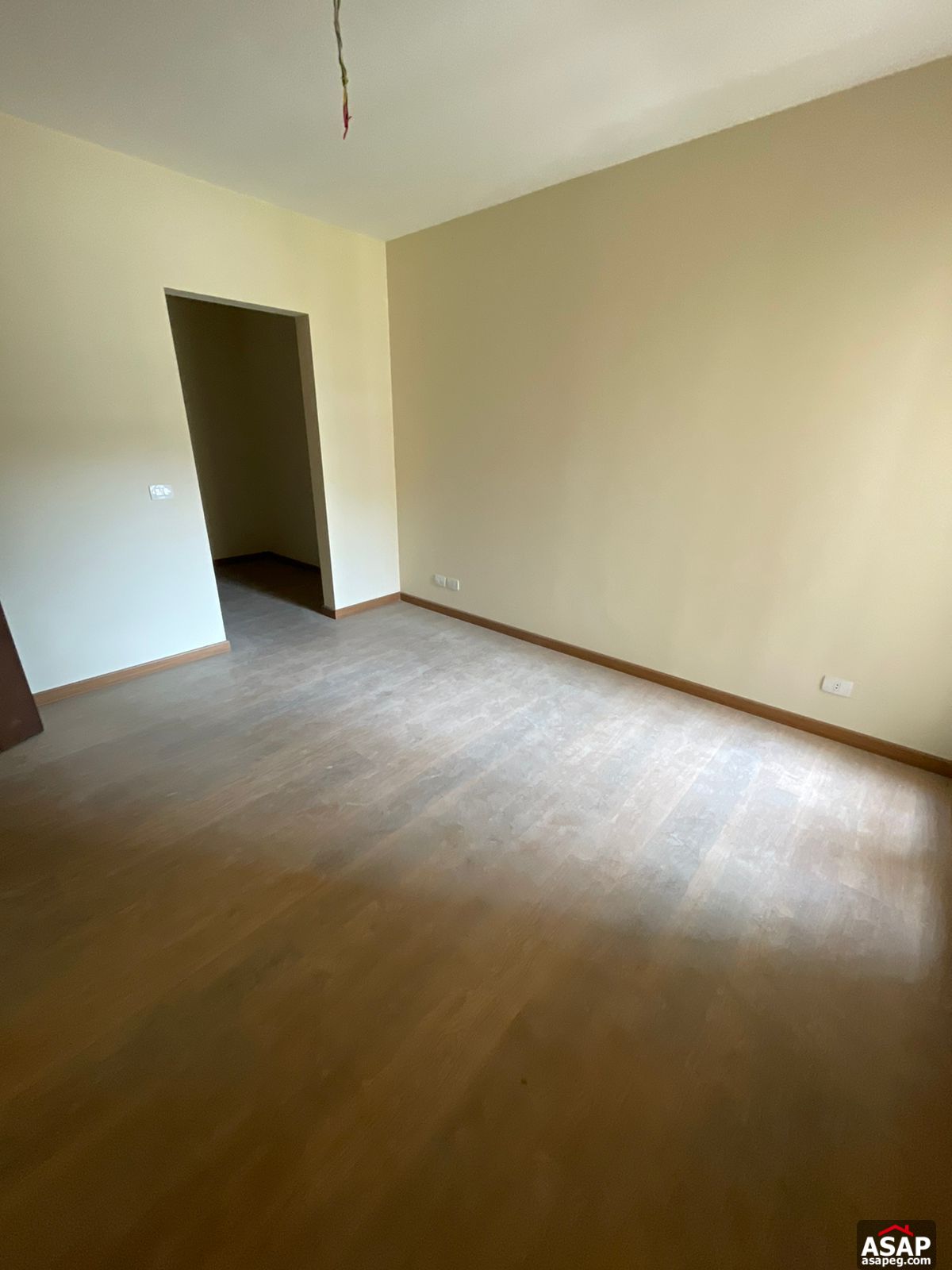 Ground Floor for Sale in 90 Avenue