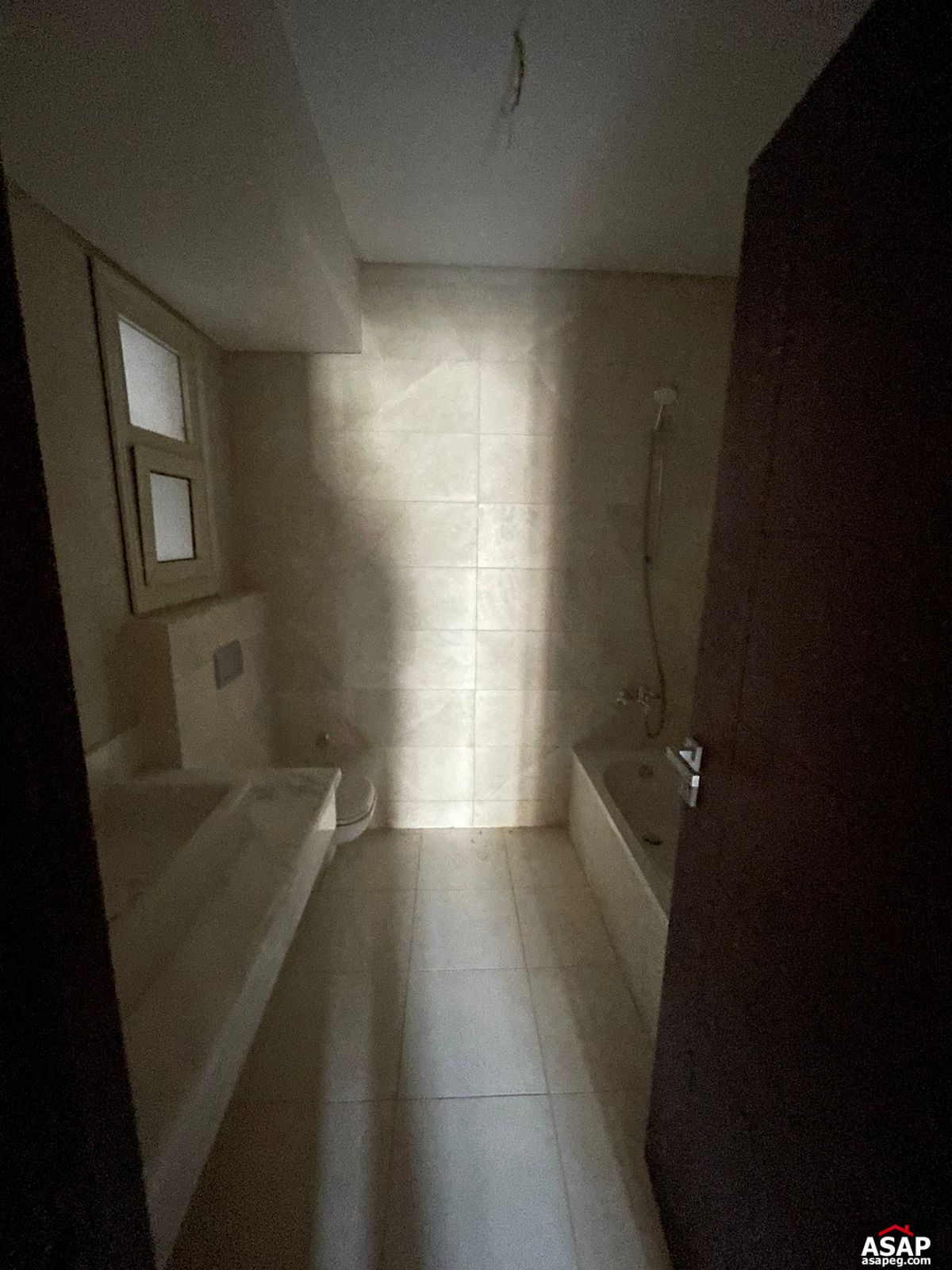 Ground Floor for Sale in 90 Avenue