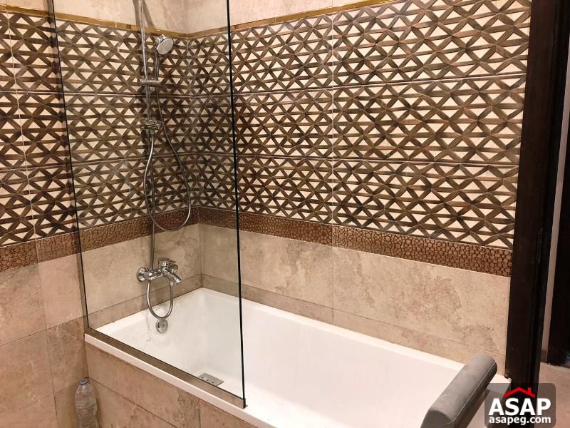 Property with Garden View in Eastown Property with Garden View in Eastown