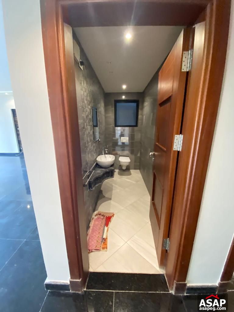 Apartment with Lake View for Rent in the WaterWay