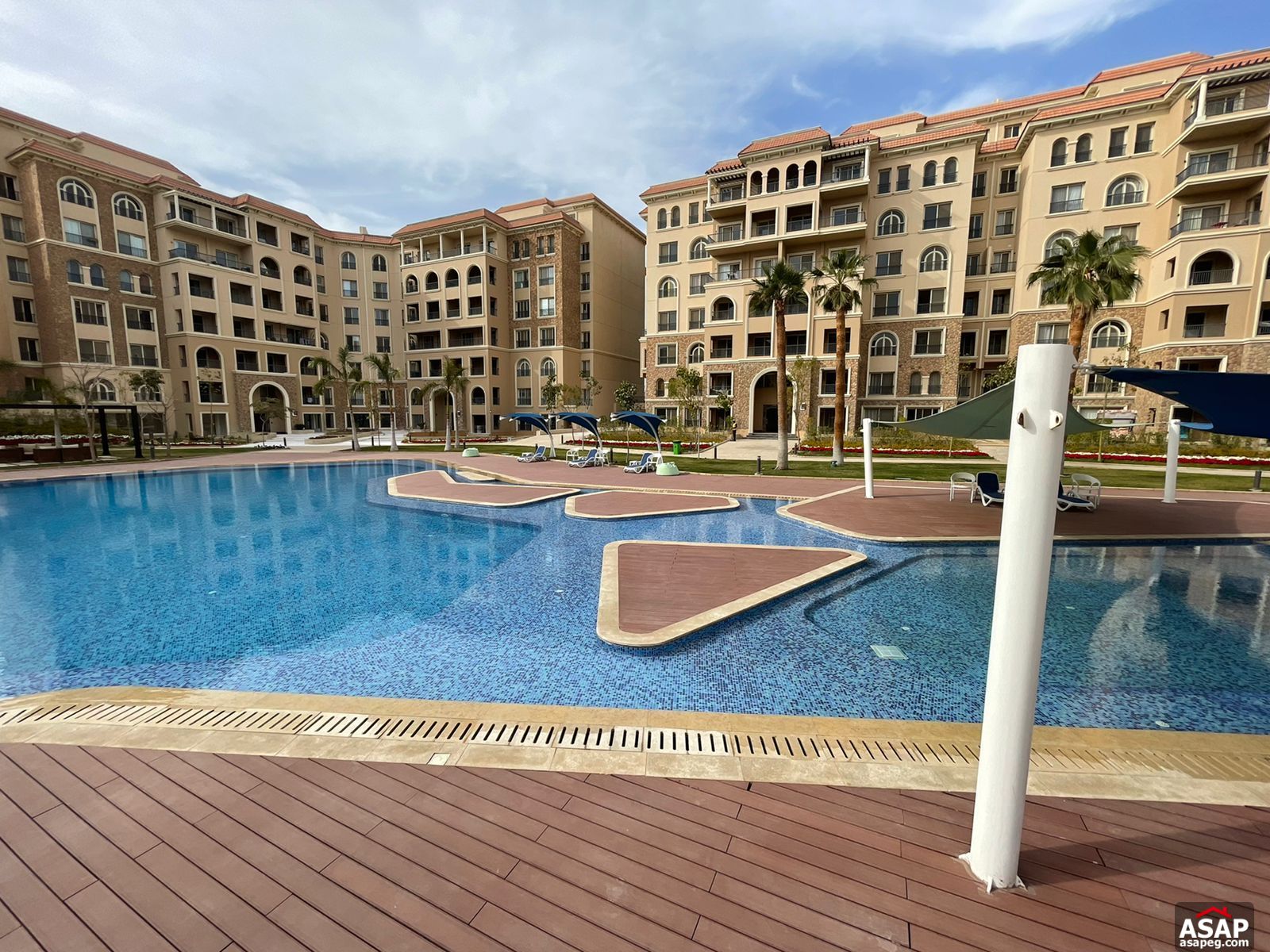 Ground Floor for Sale in 90 Avenue