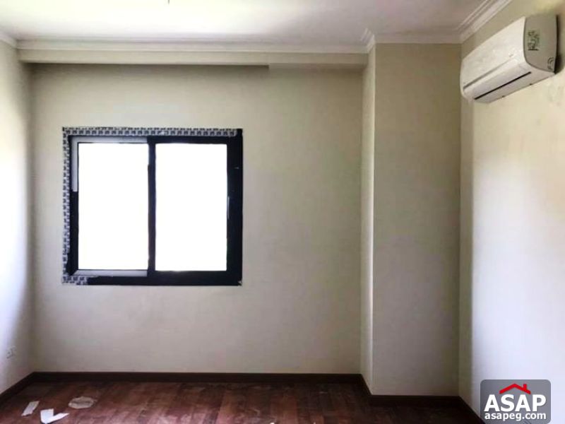 Apartment with Balcony for Rent in Westown Apartment with Balcony for Rent in Westown