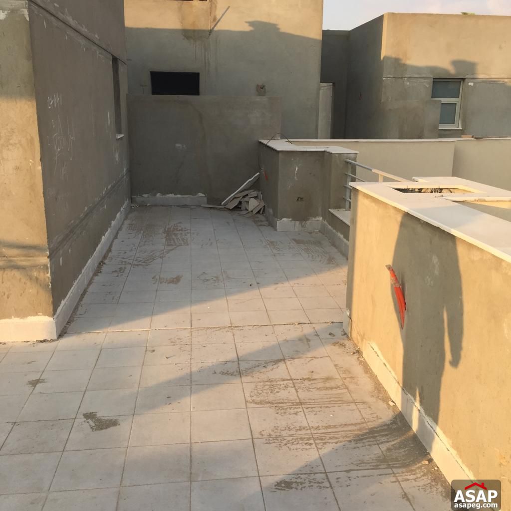 Penthouse for Sale in Village Avenue Compound Penthouse for Sale in Village Avenue Compound