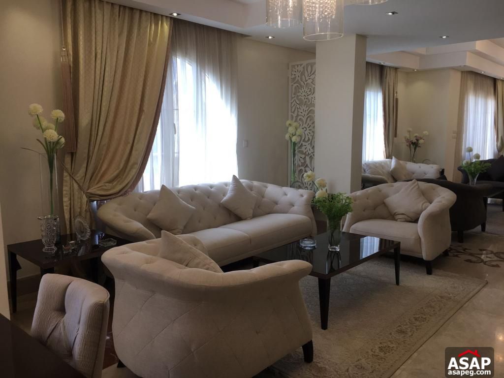 Furnished Villa for Sale in Hyde Park