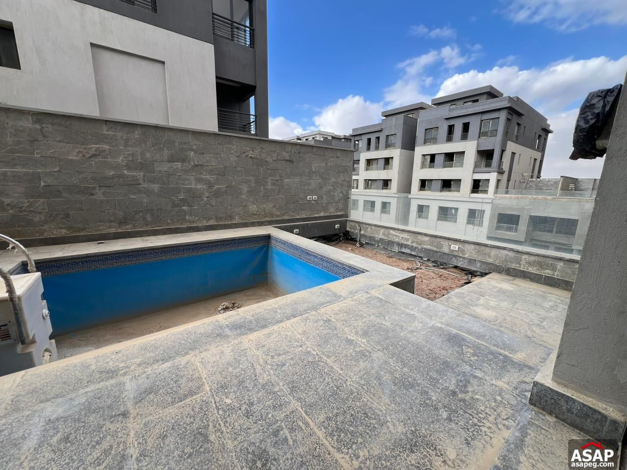 Apartment with Private Pool for Rent in Trio Gardens Apartment with Private Pool for Rent in Trio Gardens