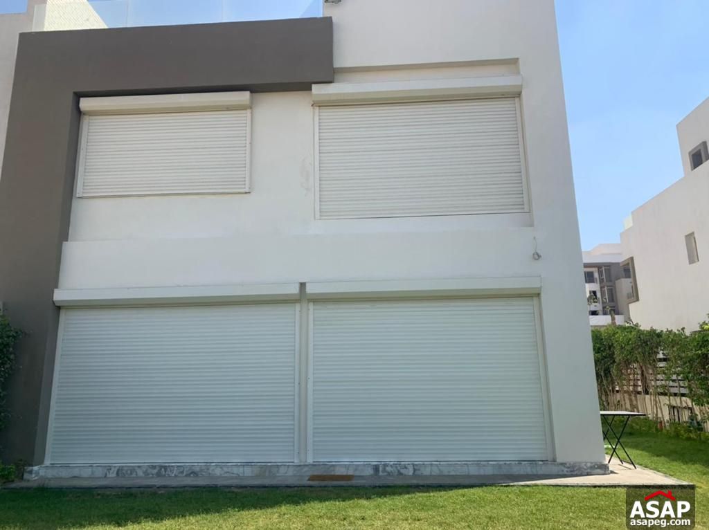 Twin House for Sale in Hyde Park