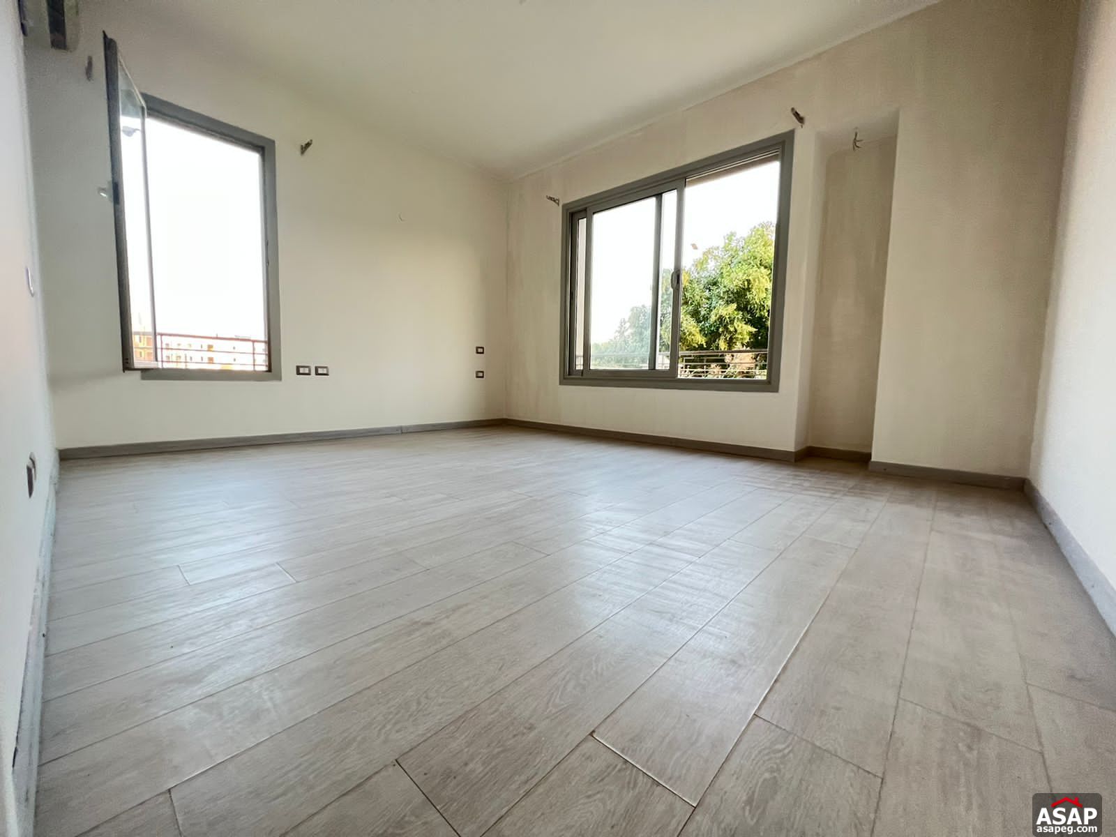 Studio with Garden for Rent in Village Gate Studio with Garden for Rent in Village Gate