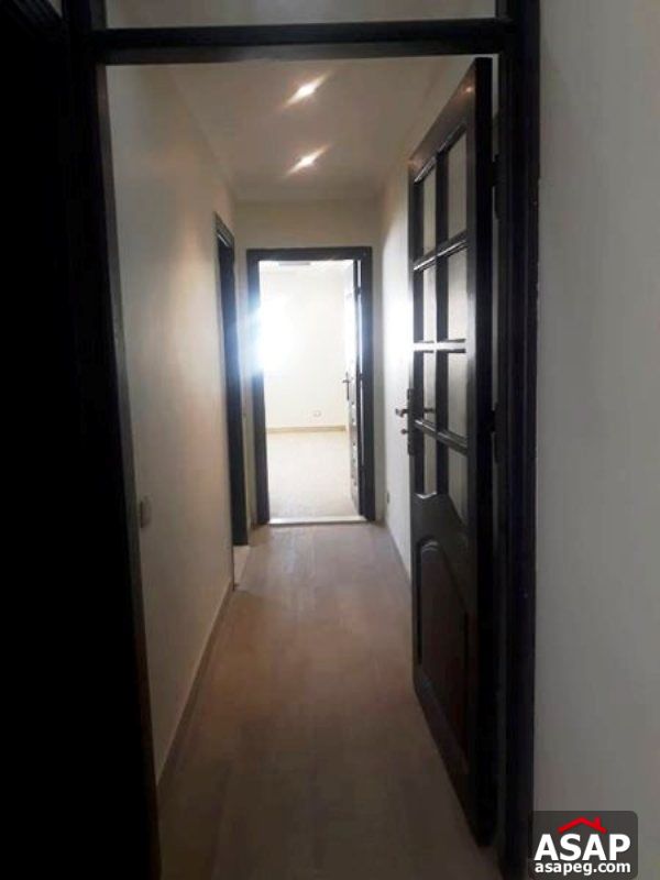 Apartment with Pool View in Mountain View