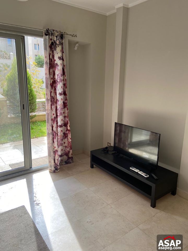 Studio with Private Garden in Village Gate