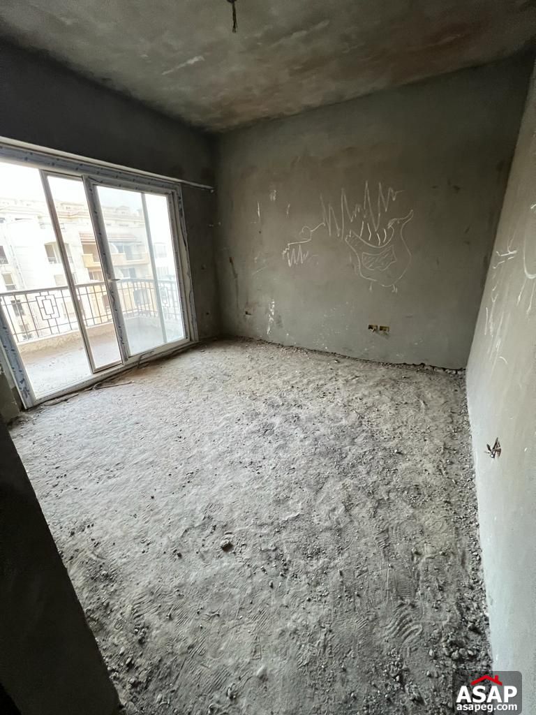 Penthouse with Lake View for Sale in Stone Residence Penthouse with Lake View for Sale in Stone Residence