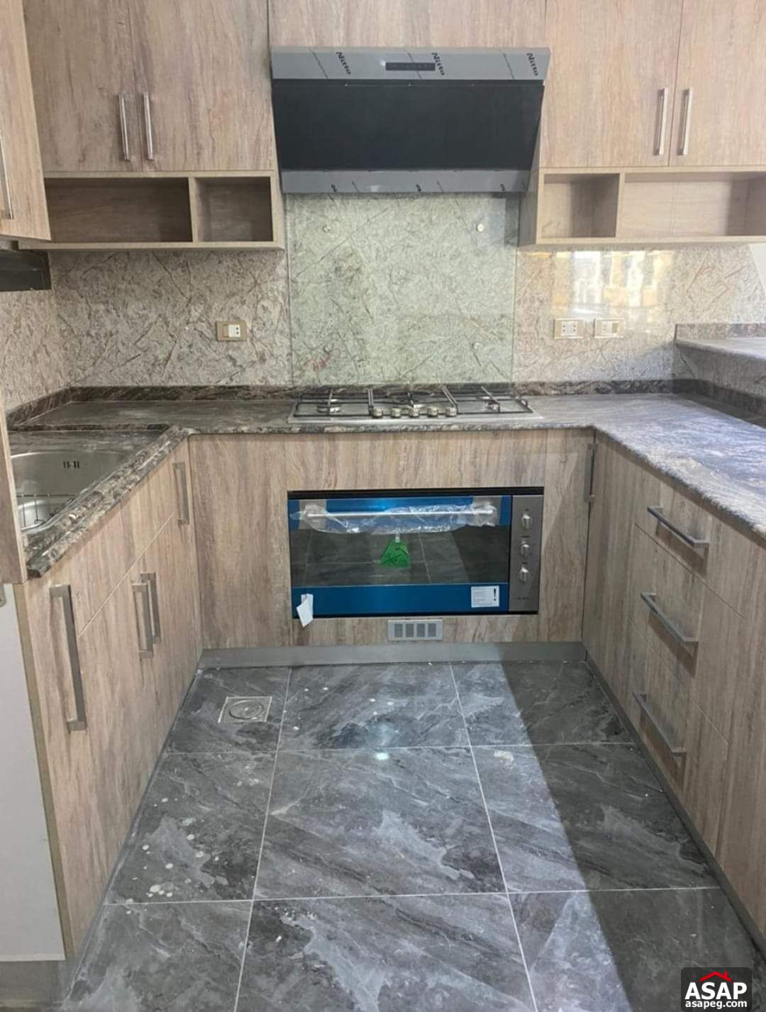 Apartment for Rent in Azad Compound Apartment for Rent in Azad Compound