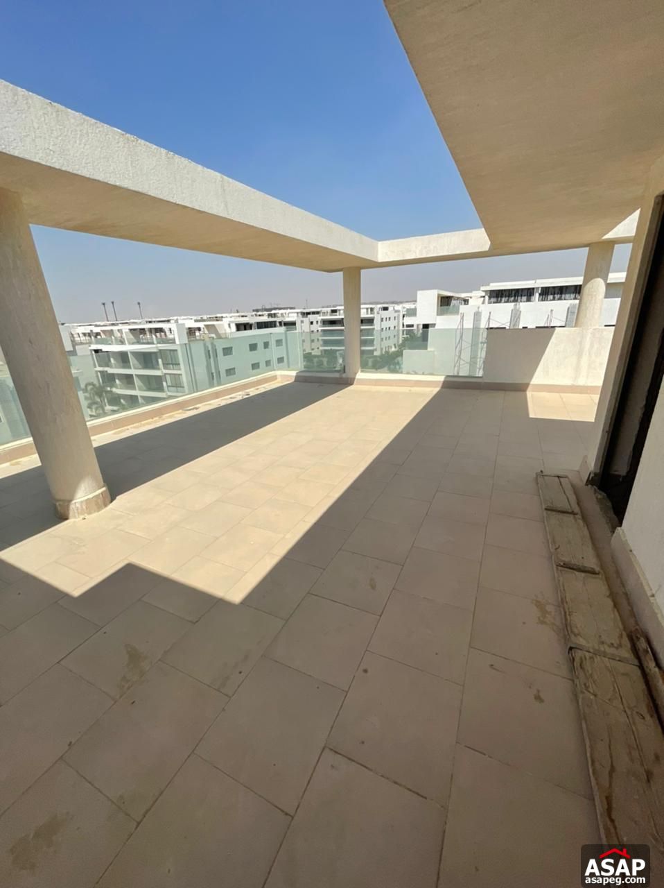 Penthouse with Pool for Sale in Lake View Residence Penthouse with Pool for Sale in Lake View Residence