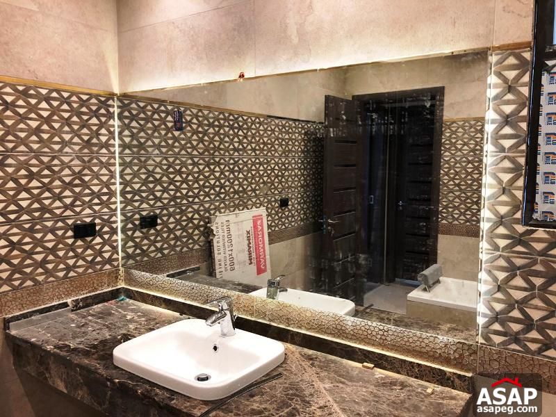 Property with Garden View in Eastown Property with Garden View in Eastown