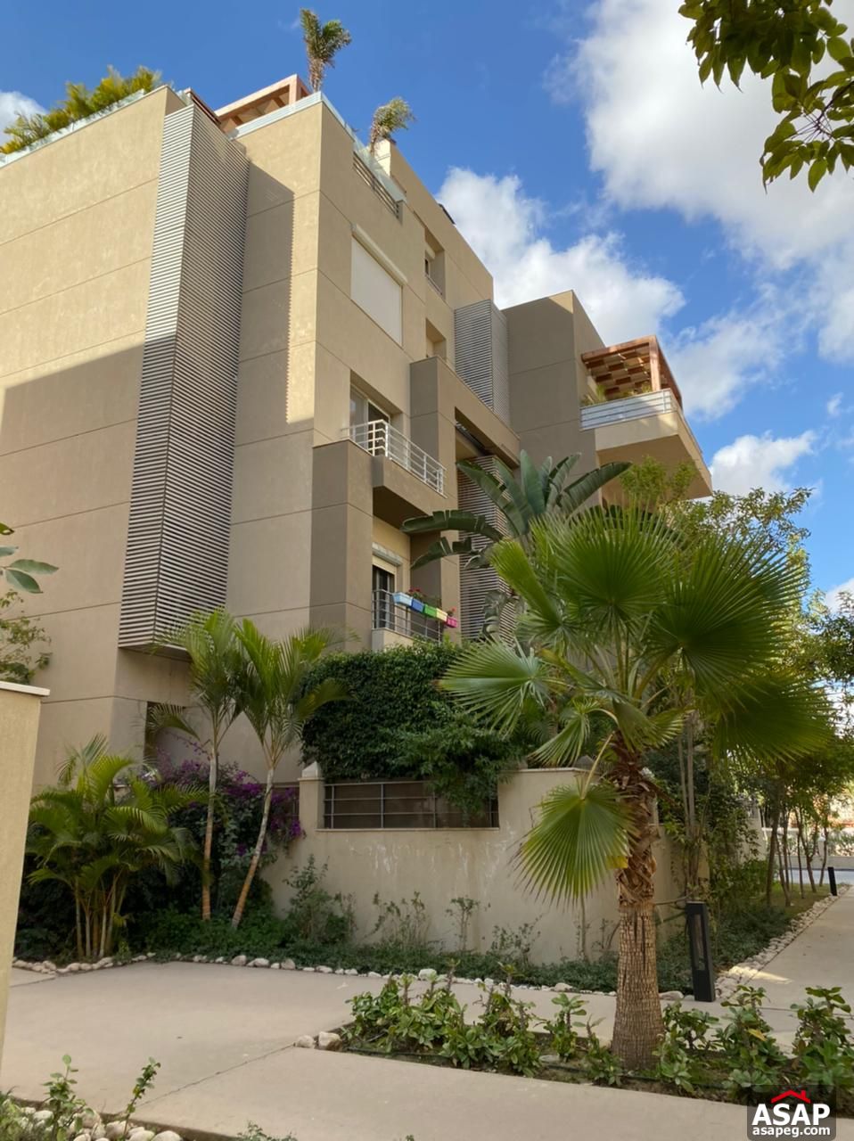 Duplex with Garden for Rent in Village Avenue Duplex with Garden for Rent in Village Avenue