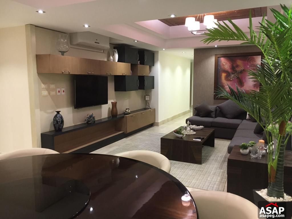 Furnished Villa for Sale in Hyde Park