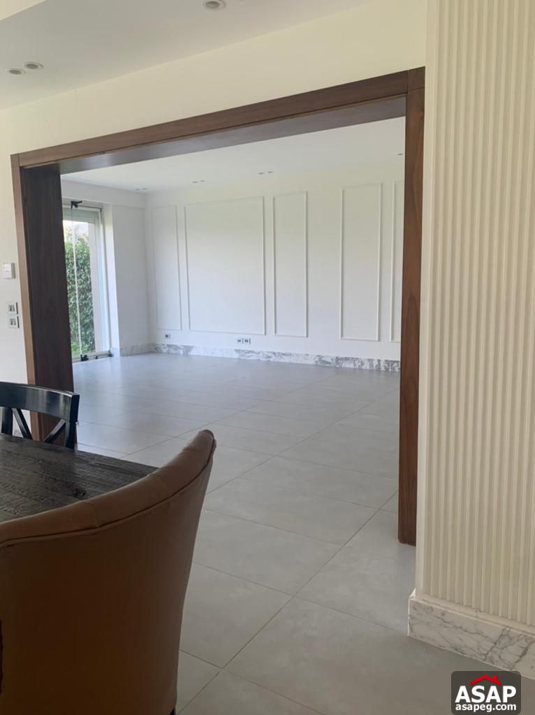 Twin House for Sale in Hyde Park