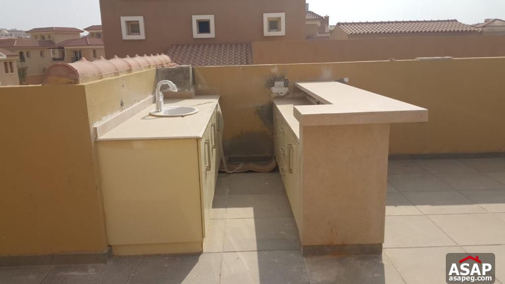 Stand Alone with Swimming Pool for Rent in Hyde Park Stand Alone with Swimming Pool for Rent in Hyde Park