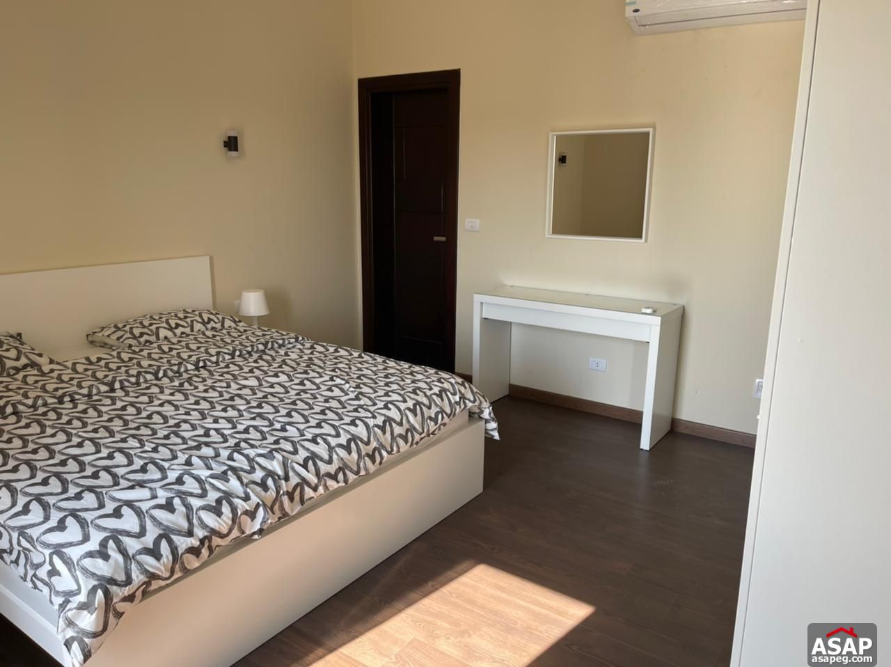 Furnished Studio for Rent in Hyde Park Furnished Studio for Rent in Hyde Park