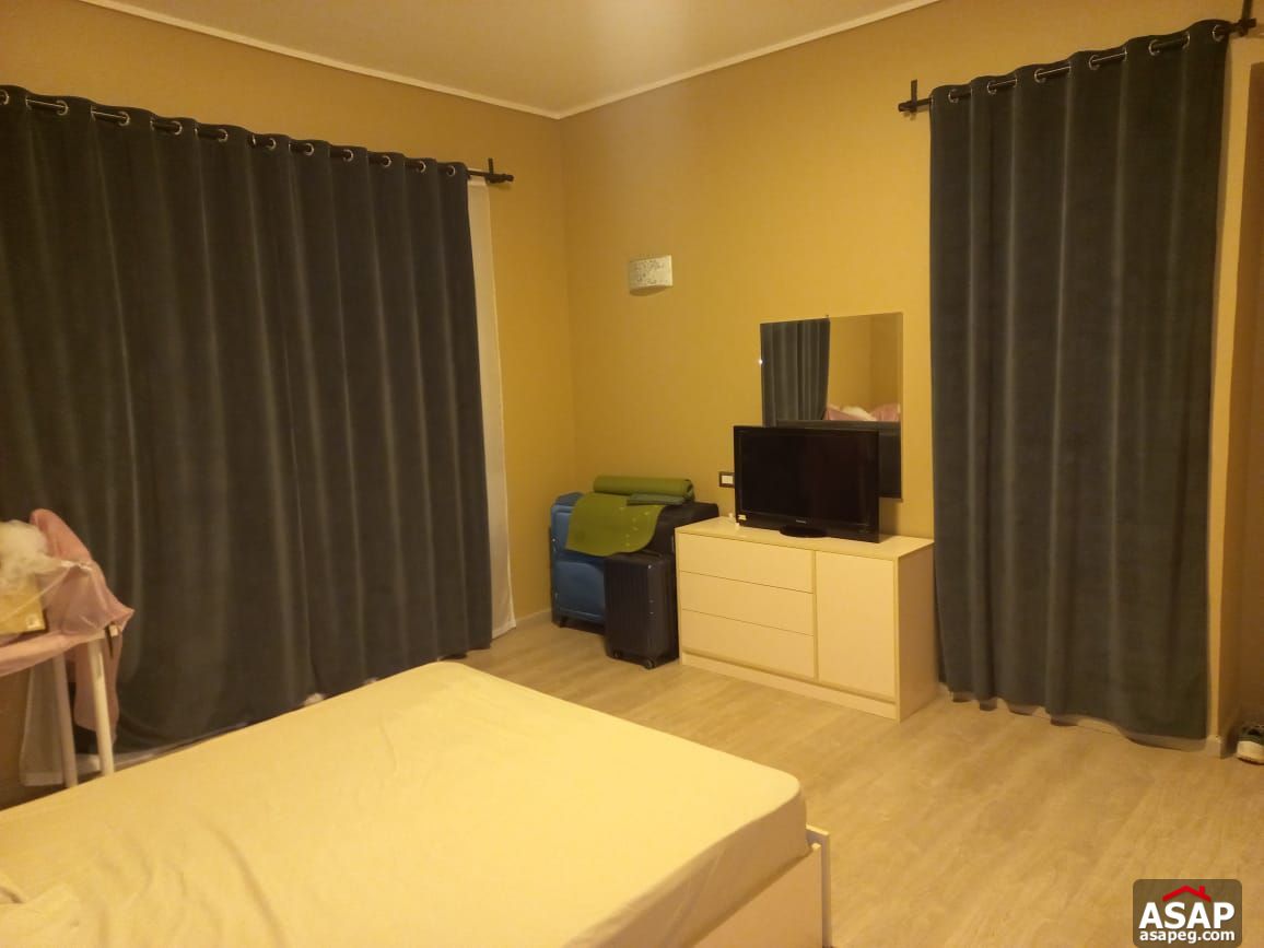 Studio with Garden for Sale in Village Gate Studio with Garden for Sale in Village Gate