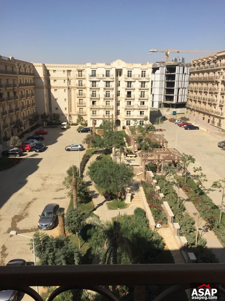 Studio with Garden View for Sale in Hyde Park Studio with Garden View for Sale in Hyde Park