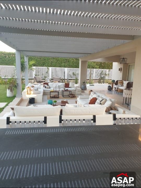 Villa with Garden for Sale in Hacienda Bay