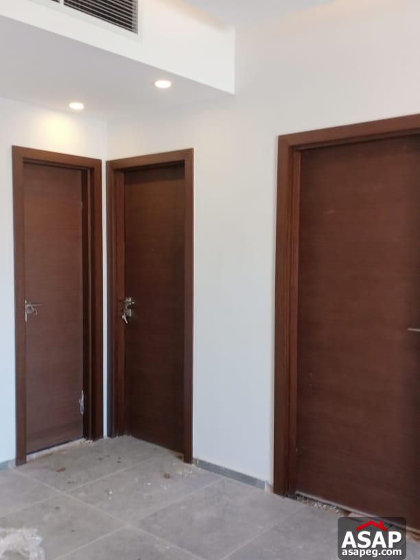 Studio with Garden View for Sale in Hyde Park Studio with Garden View for Sale in Hyde Park