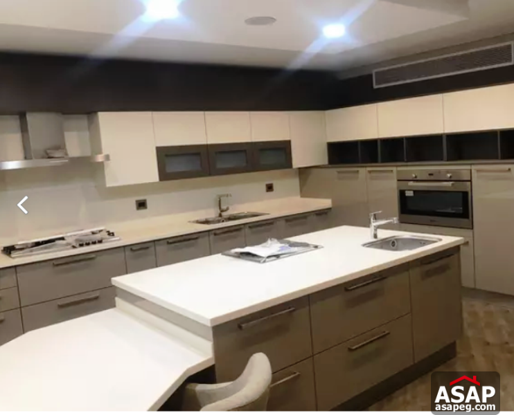 Villa with Swimming Pool for Sale in Lake View