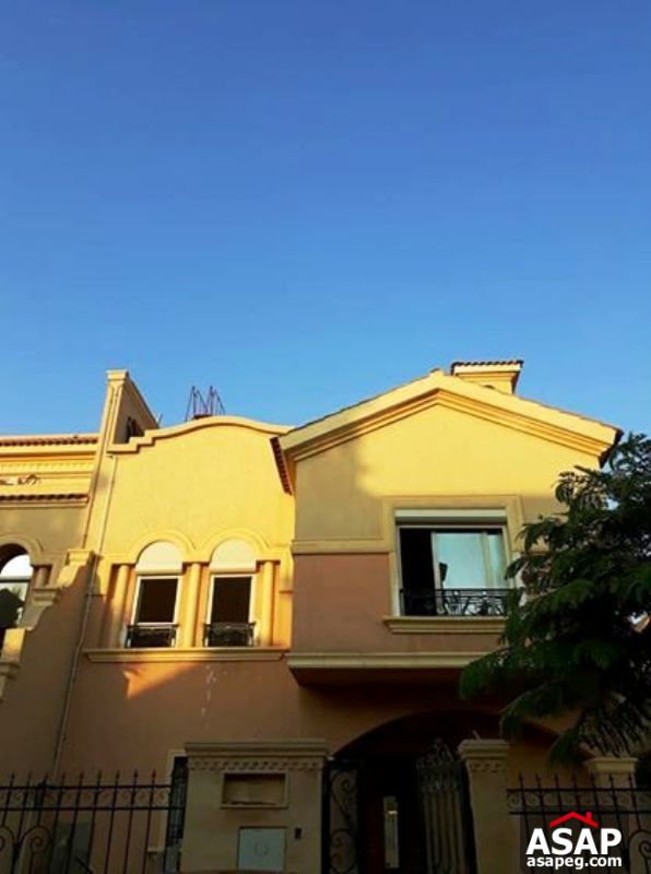 Twin House for Rent in Les Rois