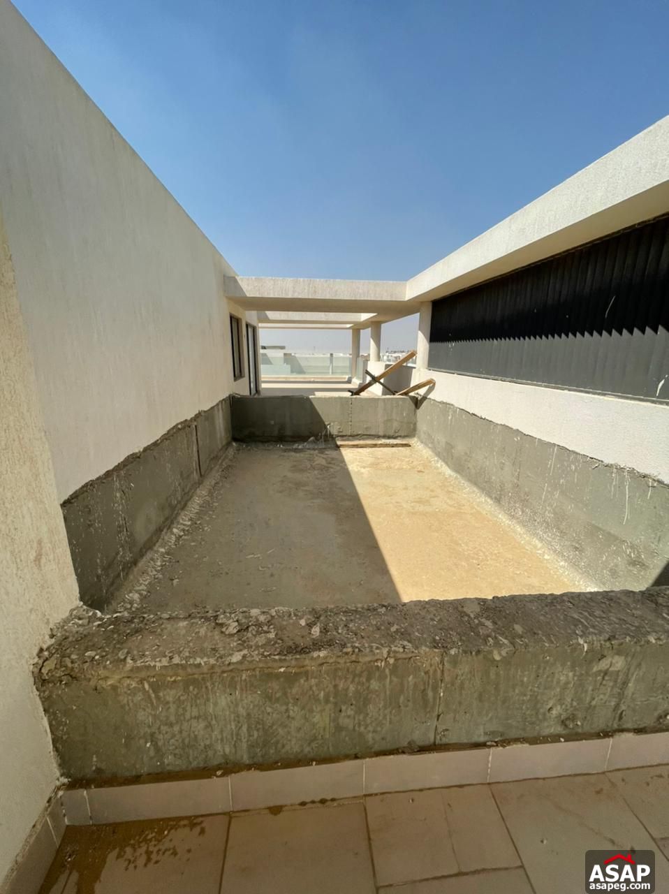 Penthouse with Pool for Sale in Lake View Residence Penthouse with Pool for Sale in Lake View Residence