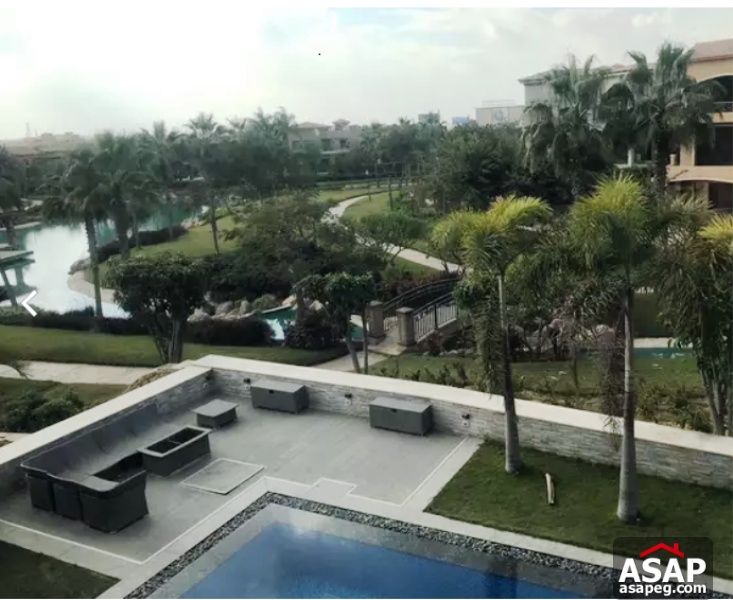 Villa with Swimming Pool for Sale in Lake View