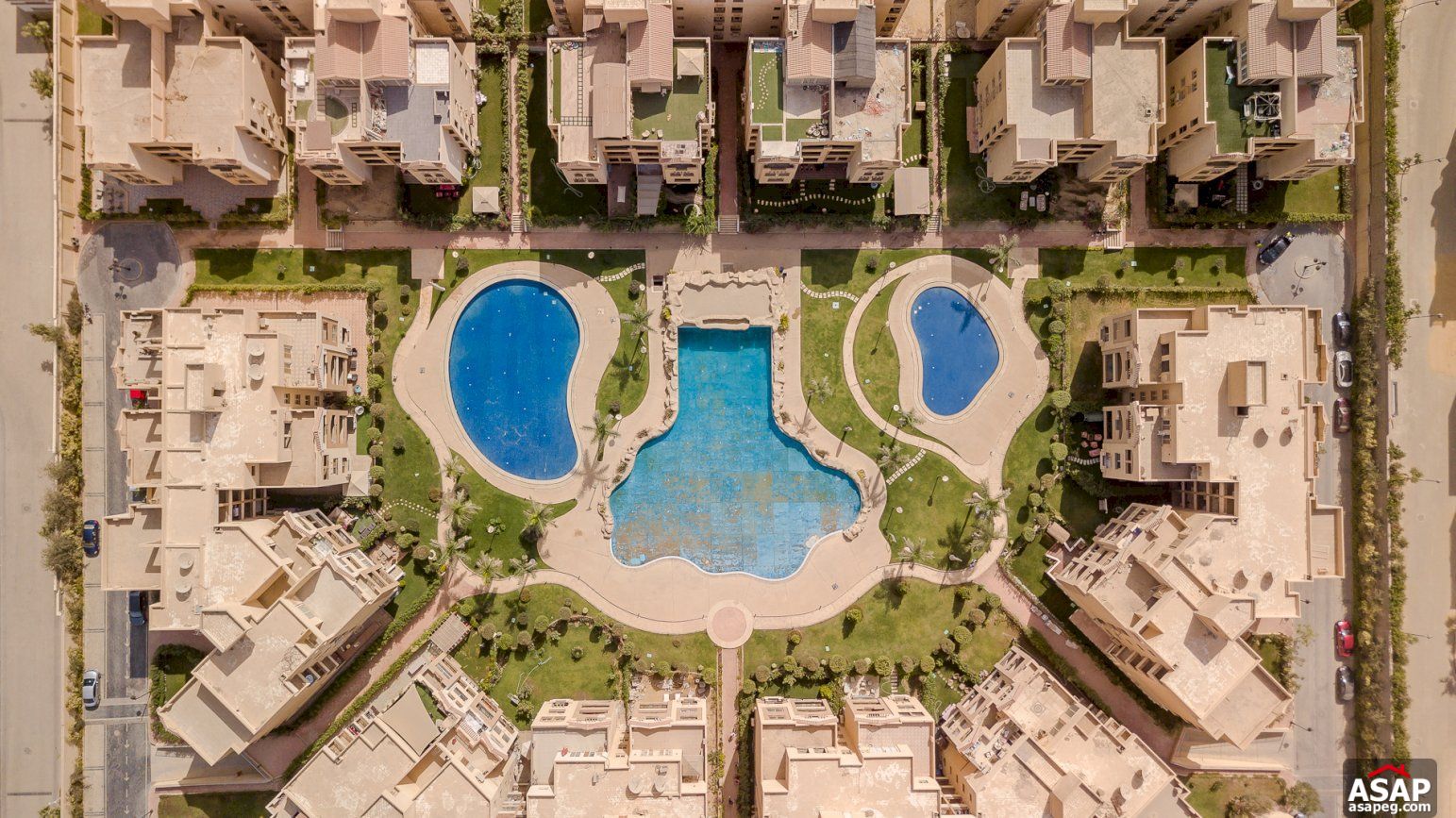 Flat with private garden at highland park for sale