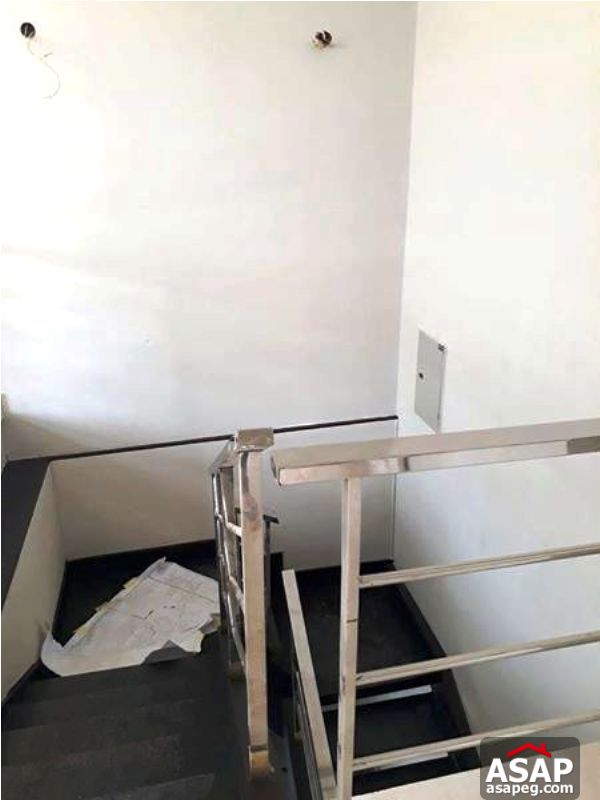 Penthouse with Parking for Rent in Village Gate