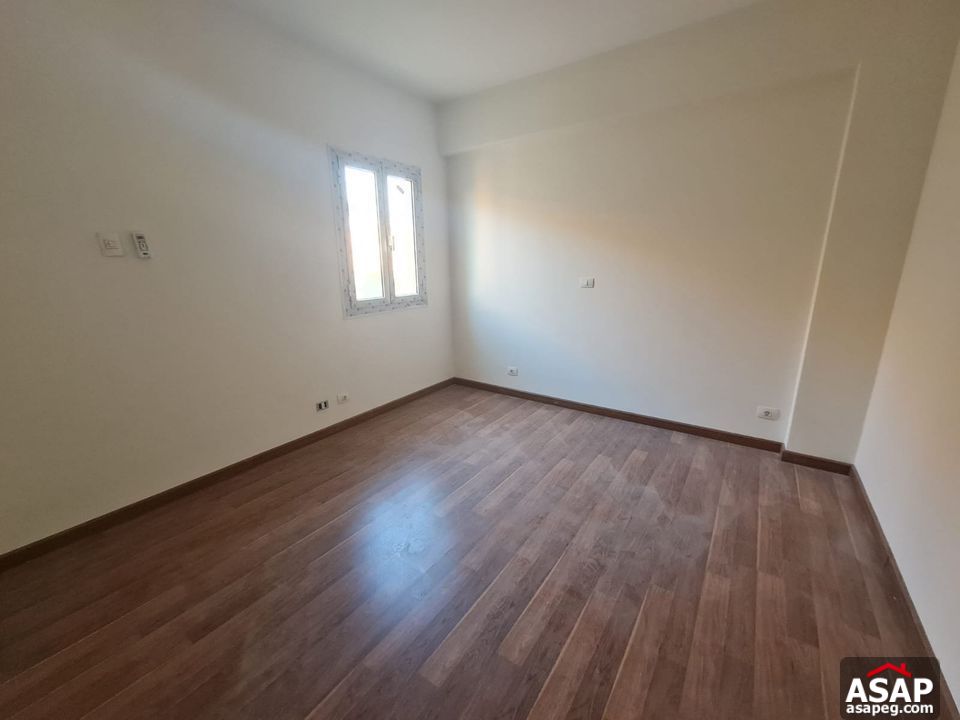 Stand Alone for Rent in Hyde Park