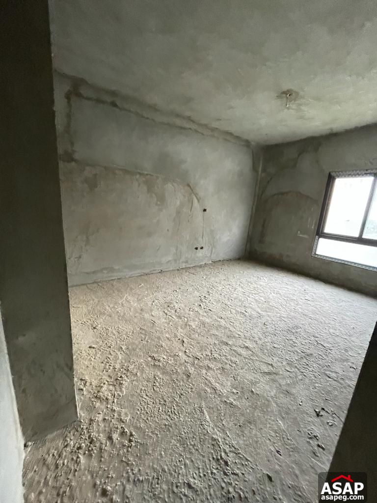 Apartment with Garden View for Sale in Eastown Apartment with Garden View for Sale in Eastown