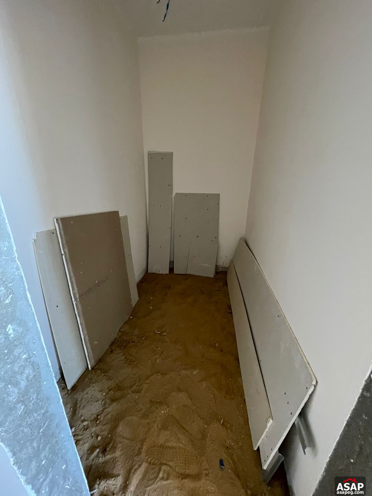 Town House Middle for Sale in Hyde Park Town House Middle for Sale in Hyde Park