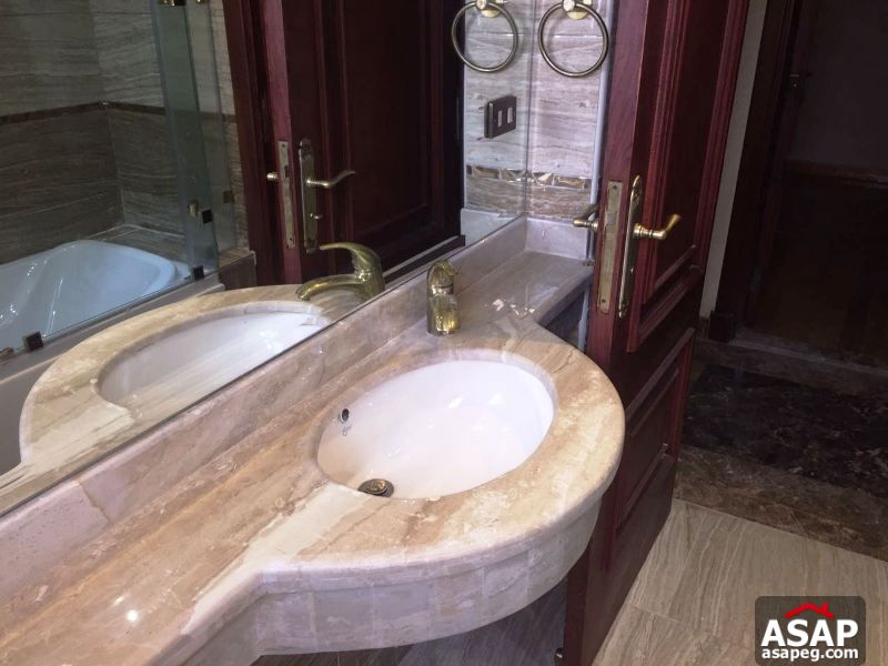 Villa for Rent in 6 October with a nice garden