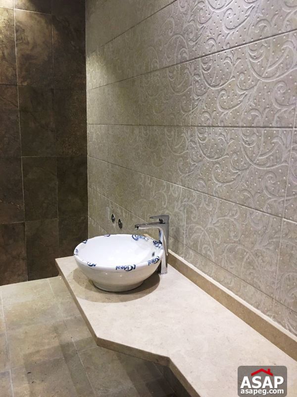 Roof for Rent in West Arabella