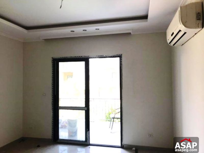 Apartment with Balcony for Rent in Westown Apartment with Balcony for Rent in Westown