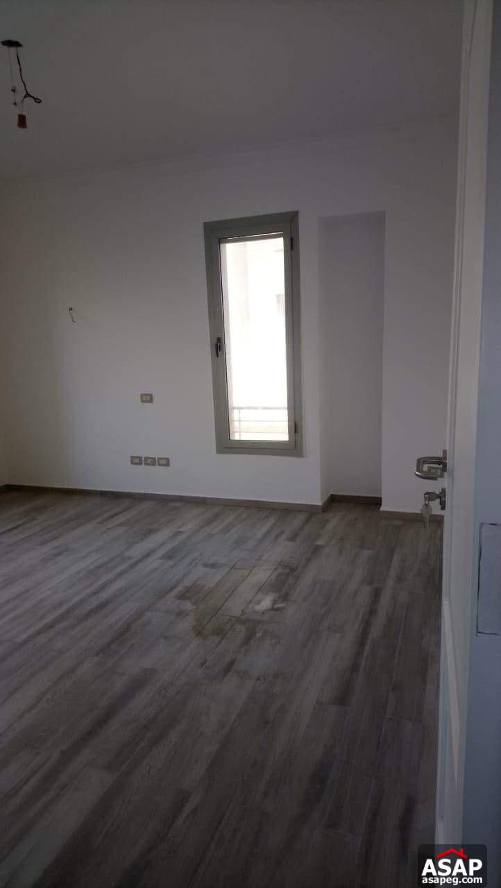 Studio with Garden for Rent in Village Gate Studio with Garden for Rent in Village Gate