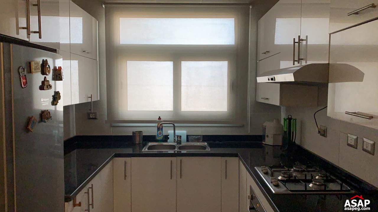 Studio with Garage for Rent in Village Gate