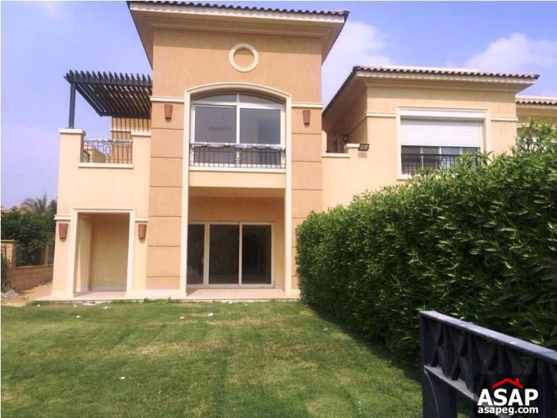 Villa with Private Garden in New Cairo for Rent