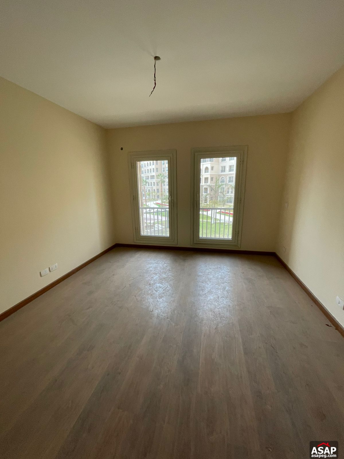 Ground Floor for Sale in 90 Avenue