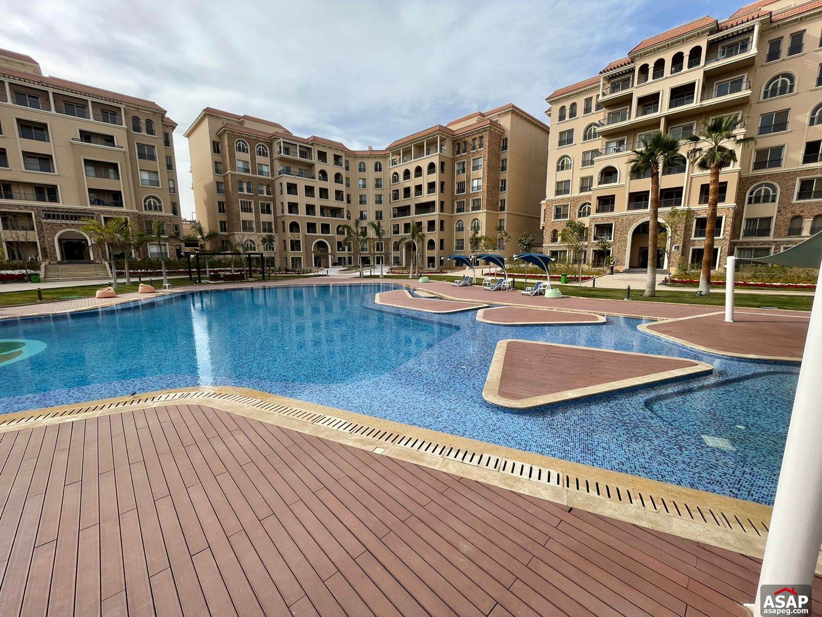 Ground Floor for Sale in 90 Avenue