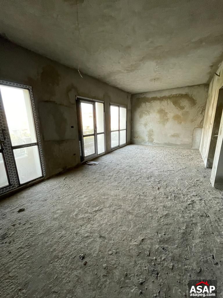 Apartment with Garden View for Sale in Eastown Apartment with Garden View for Sale in Eastown